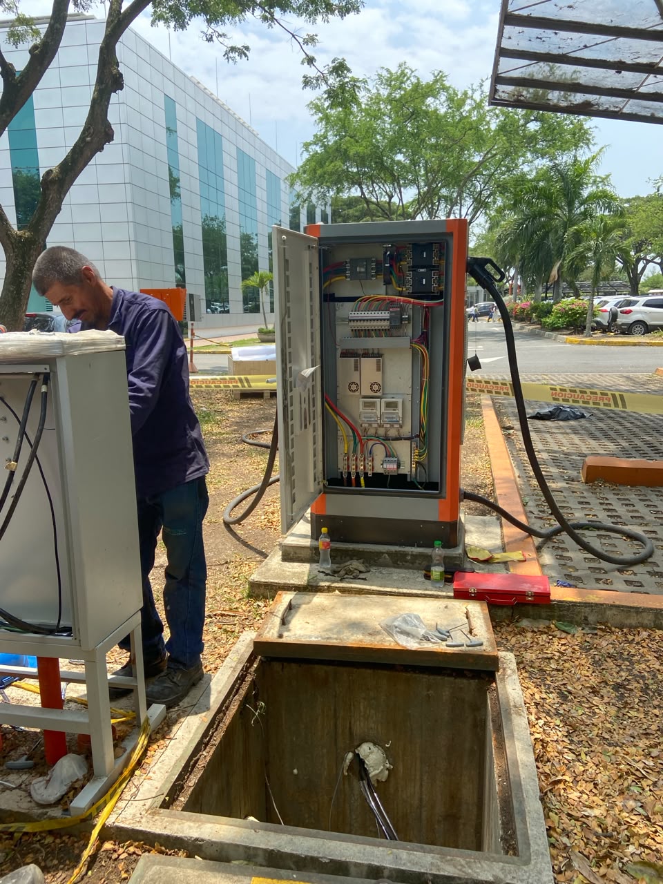 instalación cargador 30KW en subestación sede Yumbo