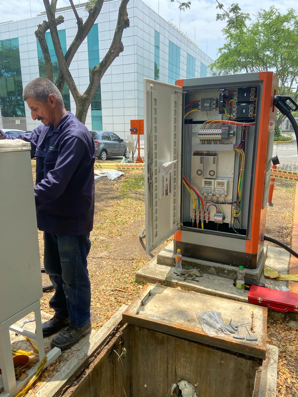 instalación cargador 30KW en subestación sede Yumbo